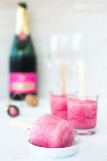 wedding photo - Raspberry Champagne Popsicles 