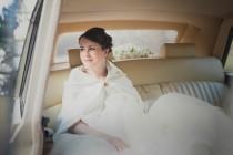 wedding photo - Carly-Rechts, bevor sie geht in die Kirche zu heiraten