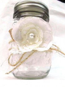 wedding photo - Mariage rustique Décor, 5 Mason Jar Wraps dentelle, toile de jute, ivoire, fleur de tissu, ivoire, Vintage, Shabby Chic, maîtres