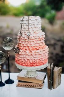 wedding photo - 25 Ombre & Ruffle Wedding Cake Wonders