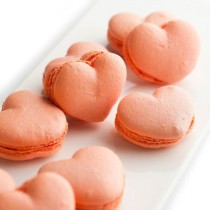 wedding photo - Macarons roses de coeur pour la Saint Valentin