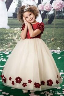 wedding photo - 5 Adorable Trends For Flower Girl Dresses