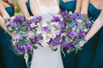 wedding photo - Vibrant mariage bleu sur le vignoble de Martha