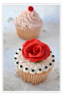 wedding photo - Rose Cupcake