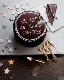 wedding photo - Nous sommes si bons gâteau Ensemble