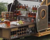 wedding photo - Un bar mobile Inspiré par Bourbon par