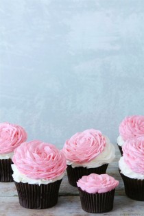 wedding photo - Rose Cupcakes Via Bakers Royale 
