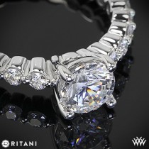 wedding photo - 18k White Gold Ritani Shared Prong Diamant-Verlobungsring-Band