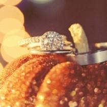 wedding photo - Ajouter du style à votre mariage d'automne avec Glam Pumpkins
