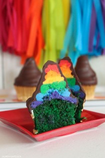wedding photo - Rainbow & Green Velvet Cupcakes