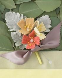 wedding photo - Blume im Knopfloch mit Filz Blumen
