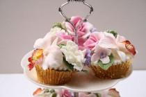 wedding photo - Floral Cupcakes 