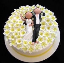 wedding photo - Yellow flower wedding cake