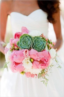 wedding photo - Pivoines et plantes succulentes