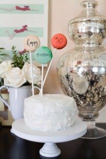 wedding photo - Amazing DIY Macarons Cake Topper With Edible Ink 