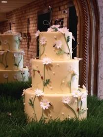 wedding photo - Daisy Wedding Cake 