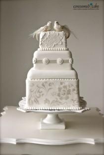 wedding photo - Vintage perruches et dentelle gâteau de mariage