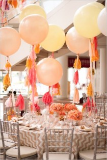 wedding photo - DIY Quaste für Riesenballon