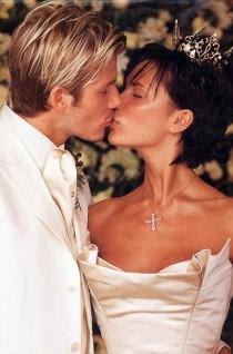 wedding photo - 10 Great Wedding Kisses - David And Victoria Beckham