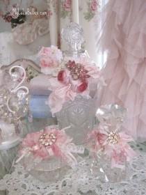 wedding photo - Роза Розовая Лента Старинные Бутылки 