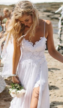 wedding photo - Atemberaubende Low Back White Lace Hochzeitskleid, Dreamy Floaty Rock und Short Lace Front Hem
