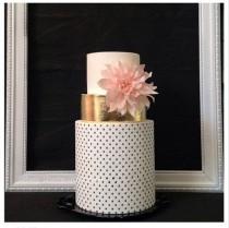 wedding photo - Pink Dahlia And Gold Wedding Cake 