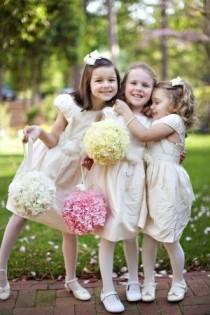 wedding photo - Cute looking flower girls dresses