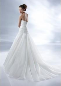 wedding photo -  Organza Strapless Sweetheart Neckline Crisscross Pleated Bodice With Beadwork A-line Draped Skirt With Chapel Train 2012 New Arr