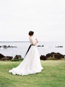 wedding photo - Elegant velvet and sea inspired Maui Bridal shoot