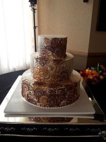 wedding photo - Vendor of the Month: Azucar Bakery