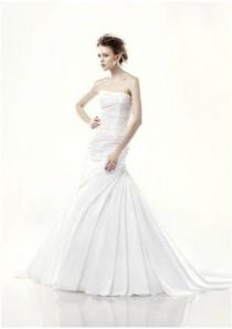 wedding photo -  Taffeta Strapless Straight Neckline Soft Rouched Bodice With Lace Appliques A-line Pick-up Skirt With Chapel Train Hot Sell Wedd