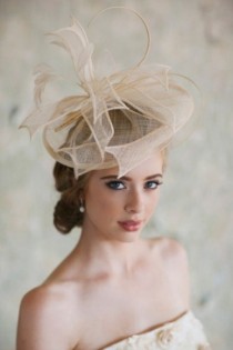 wedding photo - 20 Gorgeous Bridal Hats To Get Inspired 