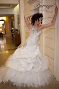 wedding photo - Одна Бретелька Свадебное Платье Вдохновение