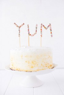 wedding photo - Cute DIY Message Cake Topper With Paper Straws 