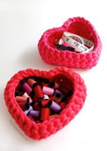 wedding photo - Crochet Heart Shaped Baskets