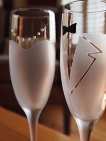 wedding photo - Braut-und Bräutigam-mattierter Champagner-Gläser