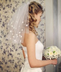 wedding photo - Zwei Tier Brautschleier mit Herzen A3