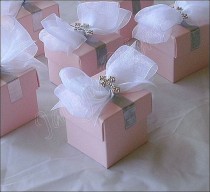 wedding photo - 24 девочки розовый крещения, причащения серебряный крест и лук пользу поле, конфеты держатель