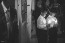 wedding photo - Garçons avec des bougies