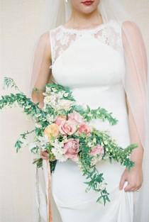 wedding photo - Großer Blumenstrauß mit Grün