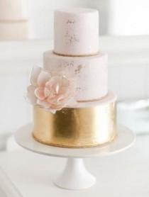wedding photo - Metallic Wedding Cakes: Wedding Trends!