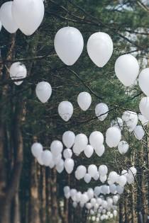 wedding photo - Forêt romantique - Photographie - Corée, Asie, Voyage, Wanderlust, décoration, lanternes, blanc, vert, mur, accrochant, Aventure
