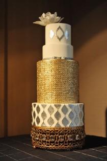 wedding photo - Gold And Silver Metallic Wedding Cake