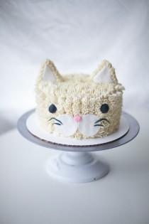 wedding photo - A Real Cool Cat: Cat Cake