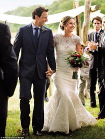 wedding photo - Seth Meyers Poutres après attacher le noeud avec de superbes mariée Alexi Ashe