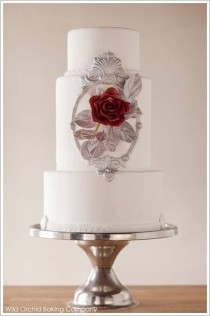 wedding photo - Modern Snow White Cake