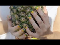 wedding photo - Pineapple Nails for Summer!
