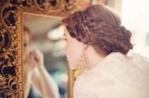 wedding photo - Les cheveux d'une demoiselle d'honneur