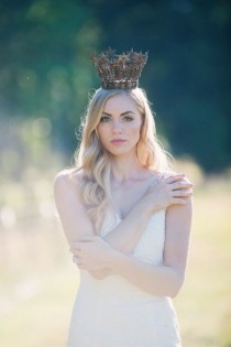 wedding photo - The Hottest Wedding Trend: 16 Bridal Crowns 
