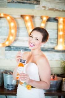 wedding photo - Styled Shoot: Glittery Gold   Pretty Pops Of Color